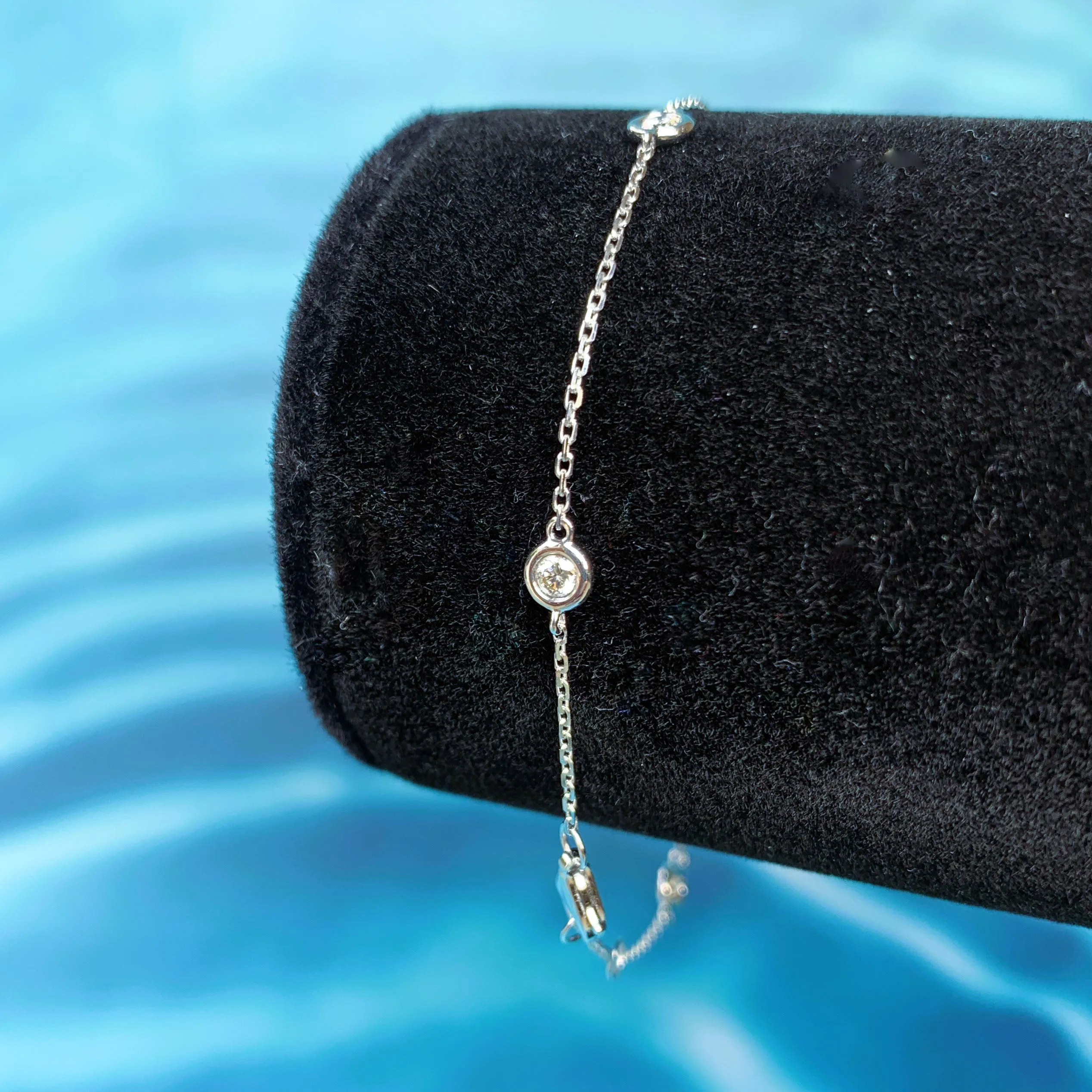 18kt Diamond bracelet fine spaced bezel set