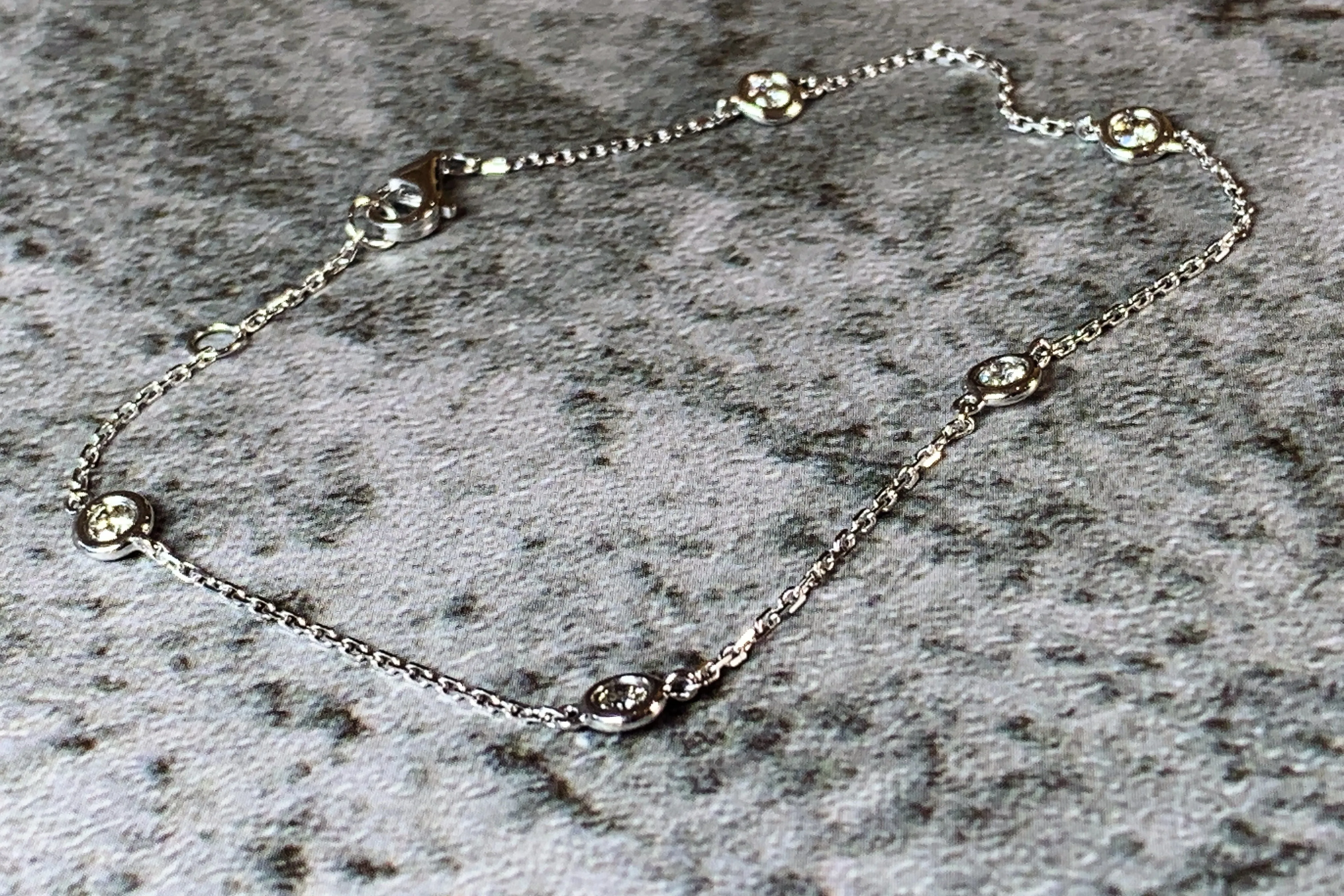 18kt Diamond bracelet fine spaced bezel set