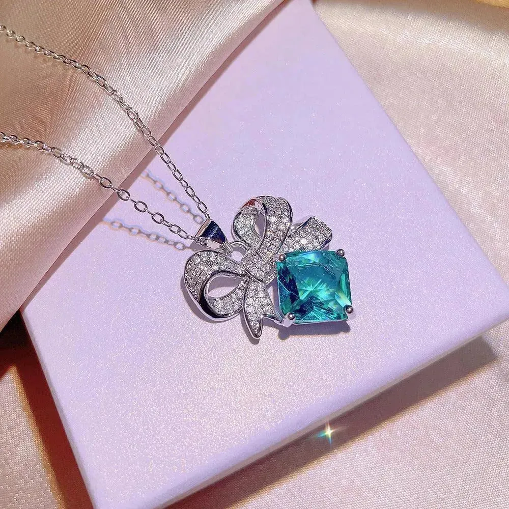 Bright Peacock Emerald Ring White Gold Plated