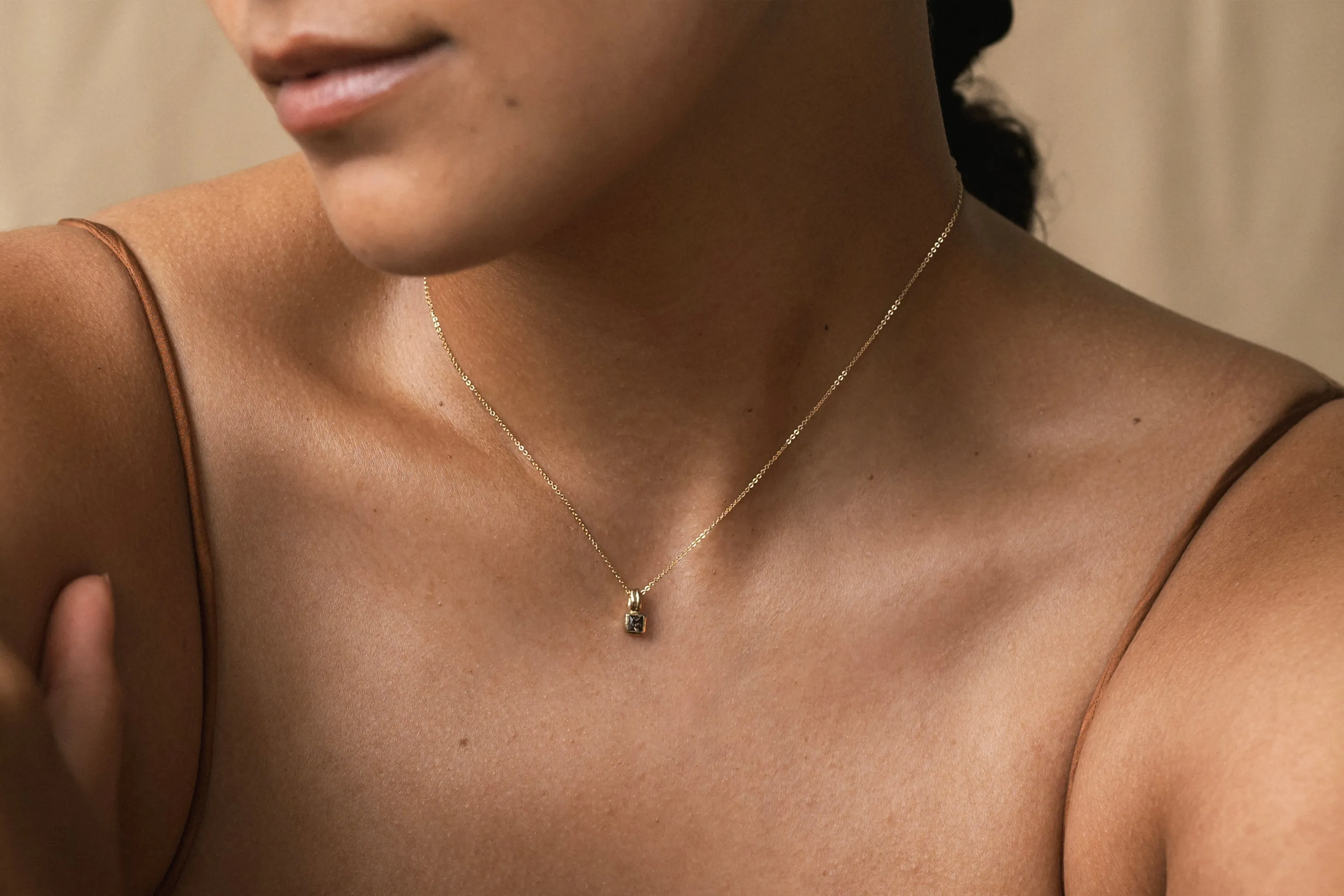 Lys Garnet Solitaire 14ct Gold Necklace