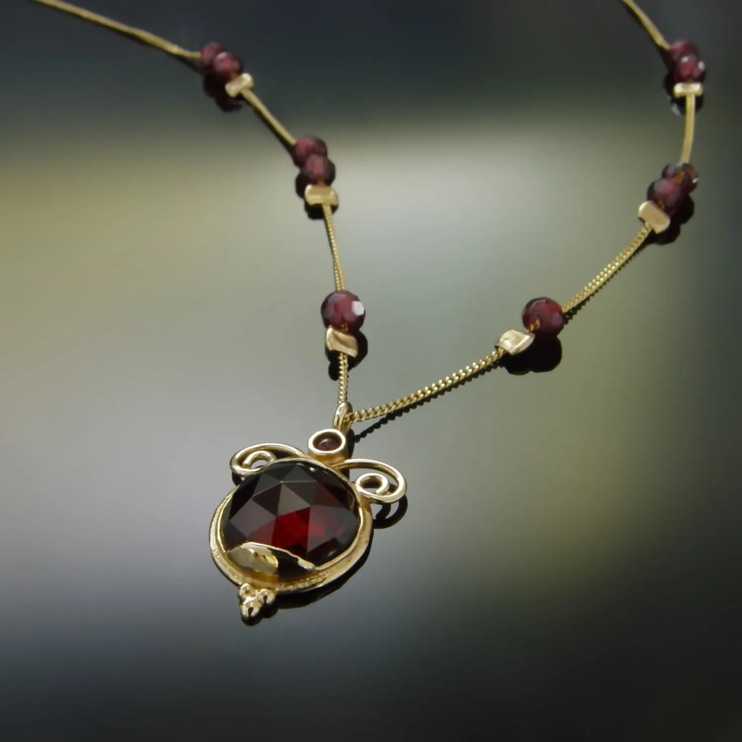 NG8891 Round Garnet station necklace